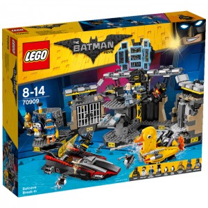 Конструктор Lego Нападание на Бэтпещеру Batman Movie 70909