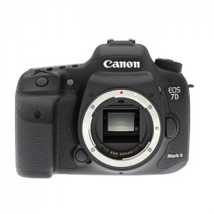 Зеркальный цифровой фотоаппарат Canon 7D Mark II + Wi-Fi адаптер W-E1