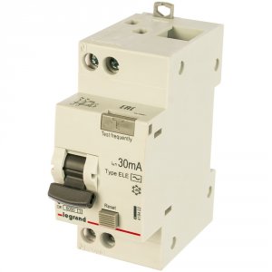 Автоматический выключатель дифференциального тока Legrand RX3 1Р С32А 30мА 6кА (419402)