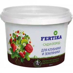 Органо-минеральная удобрительная смесь для клубники и земляники FERTIKA для клубники и земляники 0,9 кг