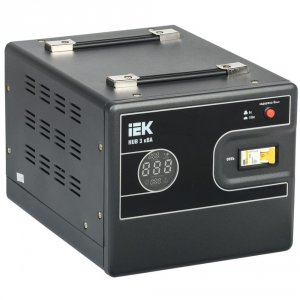 Переносной однофазный стабилизатор напряжения Iek Hub 3кВА (IVS21-1-003-13)